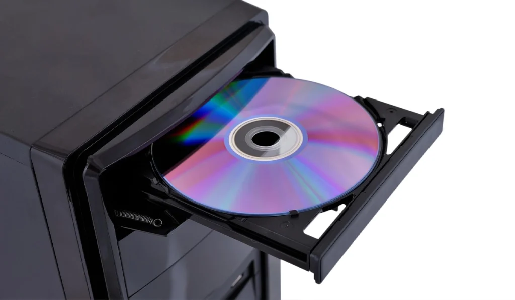 چرا CD یا DVD در کامپیوتر یا لپتاپ اجرا نمیشود؟