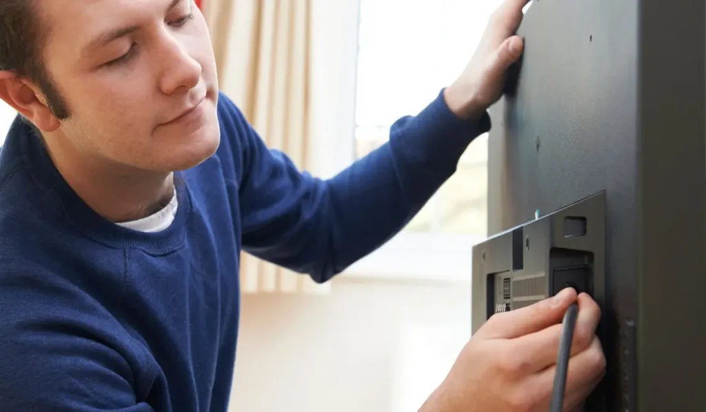 تعمیر تلویزیون در محل مشتری